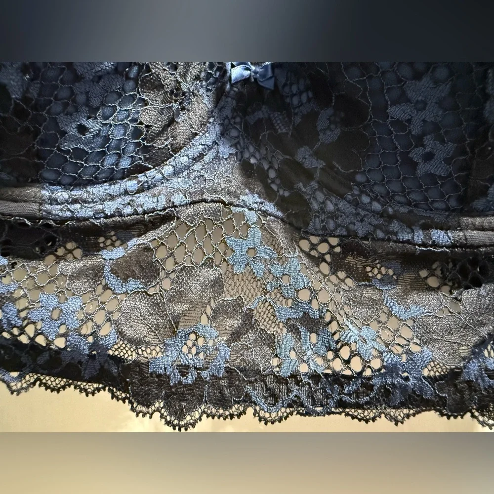 Elegant Lace Bralette in Navy Blue & Black - Picture 3 of 5